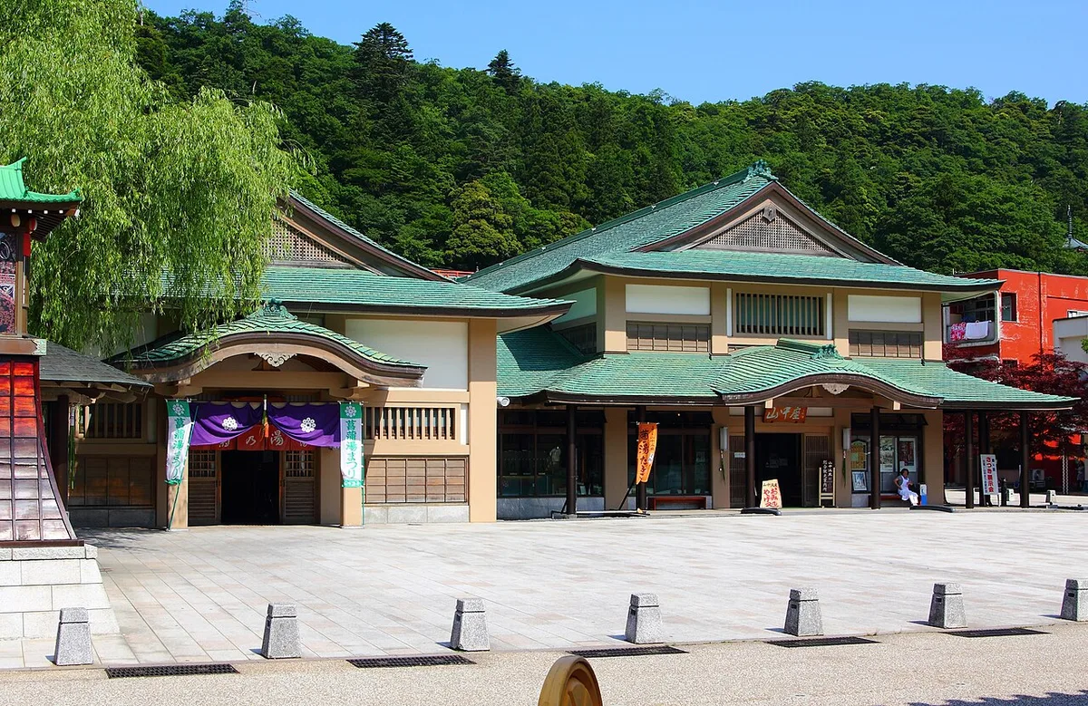 Yamanaka-za theatre with its green roofs on the square in Yamanaka Onsen, Kaga